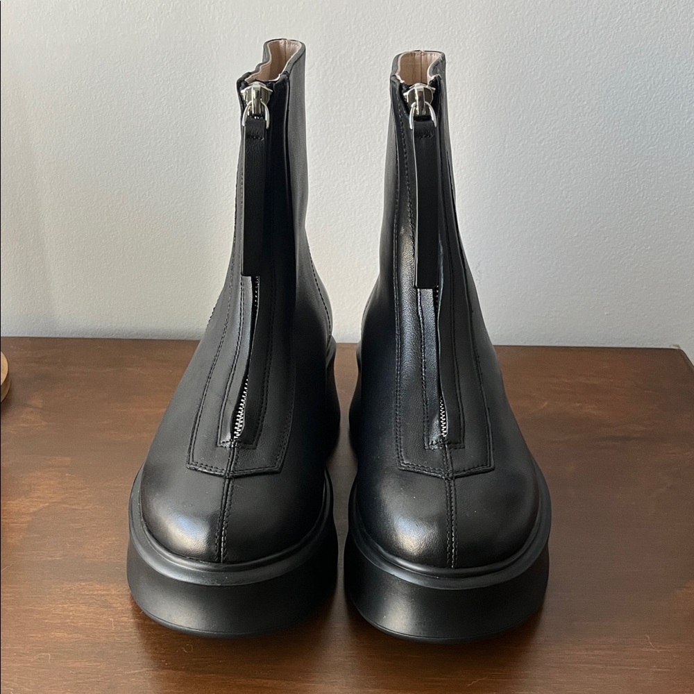 NWOB The Row Leather Ankle Boots 37